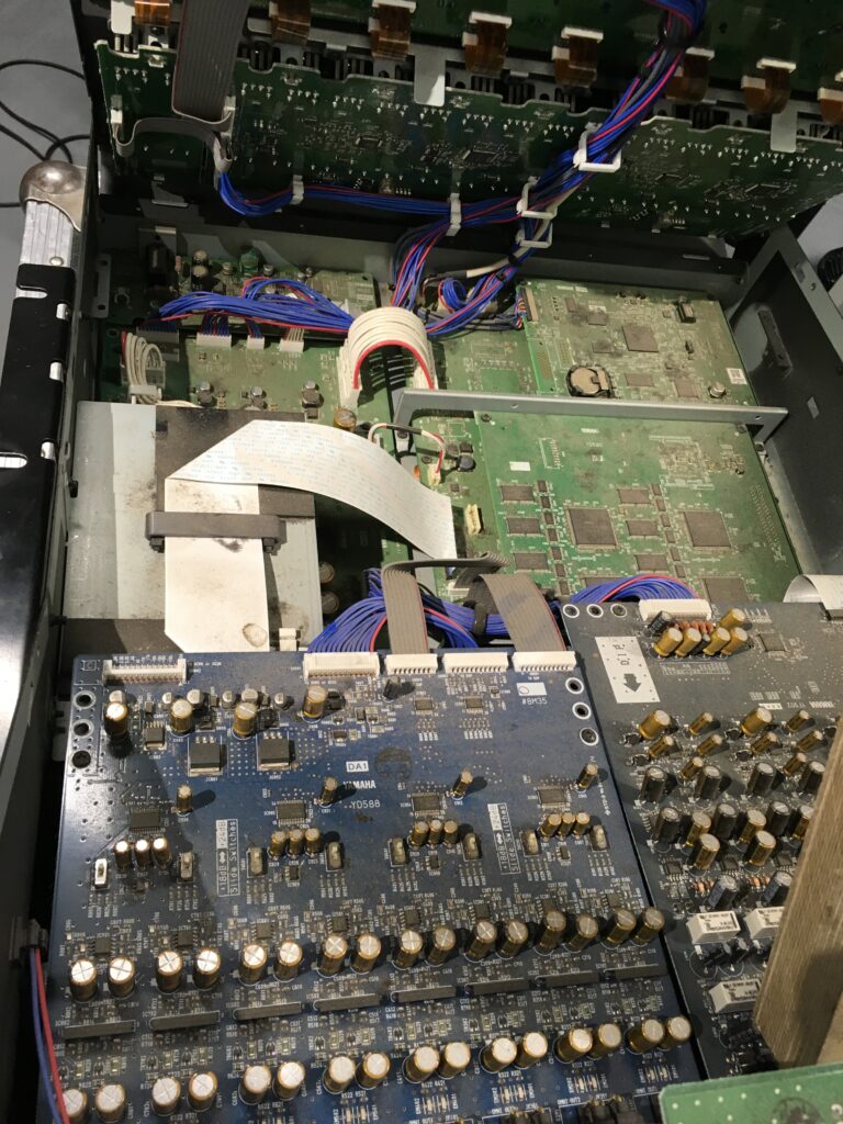 Yamaha QL1 mixer dust